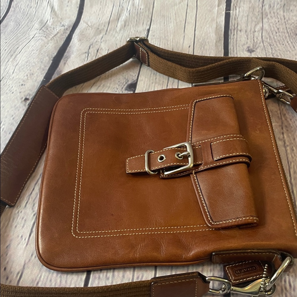 Vintage Coach Hampton Swing Bag with 48” Strap British Tan Excellent Condition - Picture 7 of 7